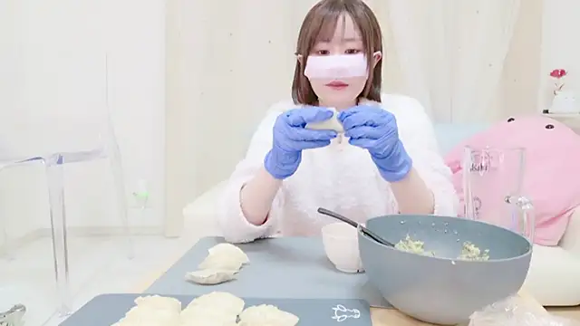 Yuu  k online show from 12/22/24, 01:00