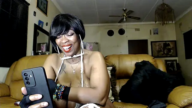 Snapshot of Gucci_Bx chatting on 05/15/26, 08:07 Gucci Bx online show from 05/15/26, 08:07