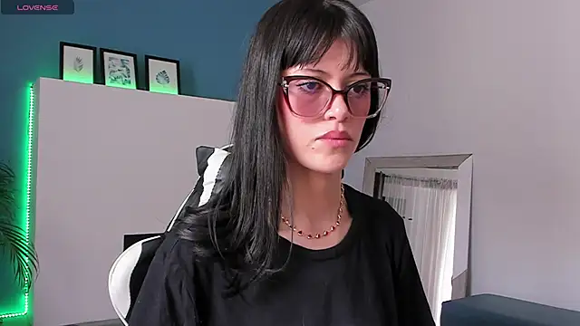  Jessy Moon  online show from 10/28/25, 06:51