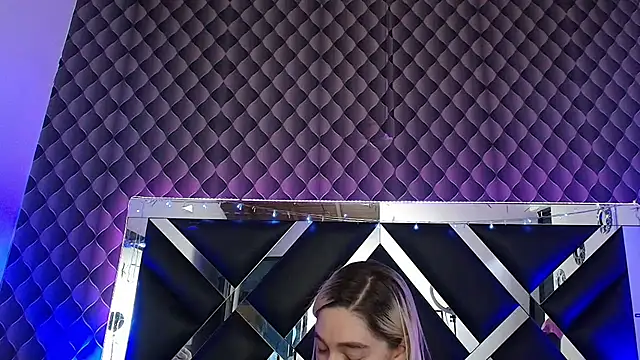 victoriaa lee  online show from 06/02/26, 07:47