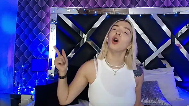 victoriaa lee  online show from 03/13/26, 07:41