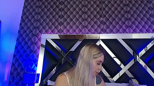 victoriaa lee  online show from 11/20/25, 07:03