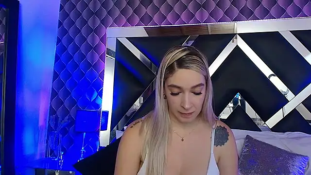 victoriaa lee  online show from 11/10/25, 07:08