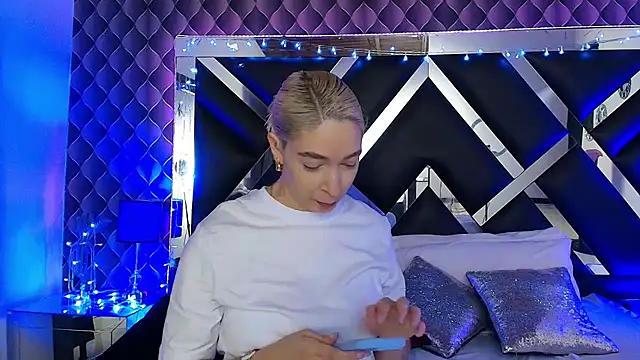 victoriaa lee  online show from 02/23/26, 07:25