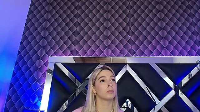 victoriaa lee  online show from 11/05/25, 07:17