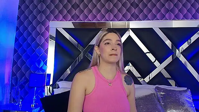 victoriaa lee  online show from 12/03/25, 09:14