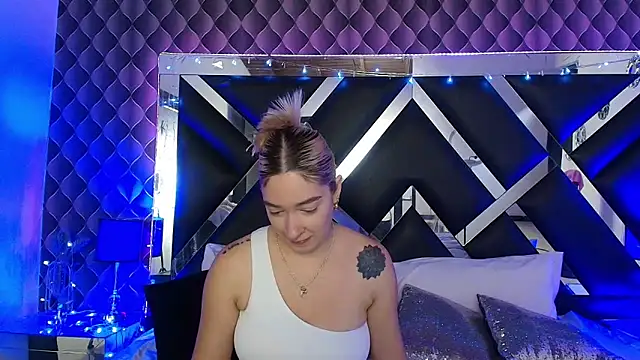 victoriaa lee  online show from 04/09/26, 07:53