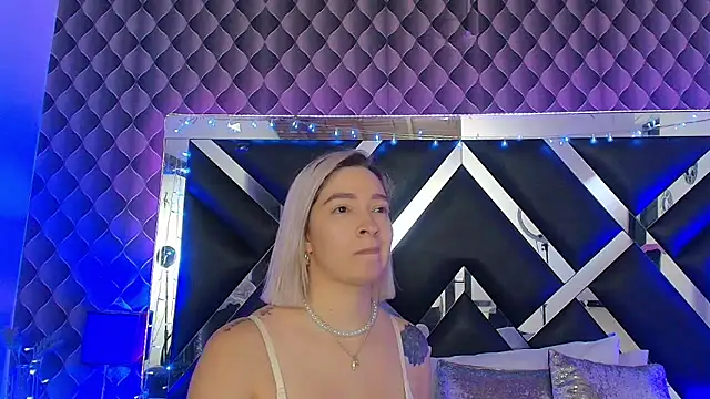 victoriaa lee  online show from 05/22/26, 07:34