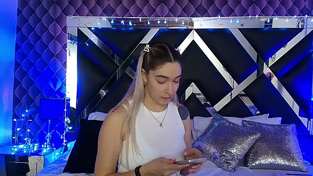 victoriaa lee  online show from 01/05/26, 08:12