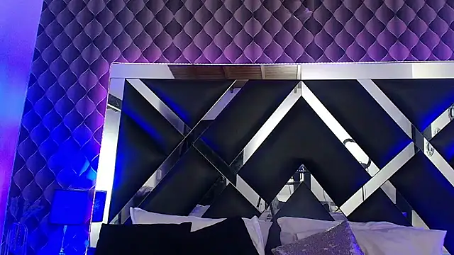 victoriaa lee  online show from 11/08/25, 08:45