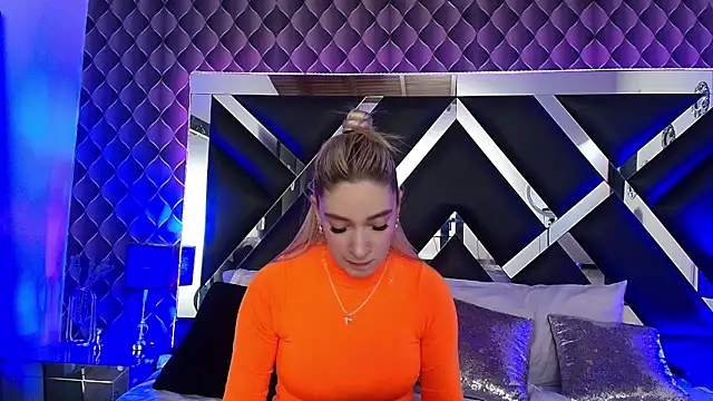 victoriaa lee  online show from 10/27/25, 07:15