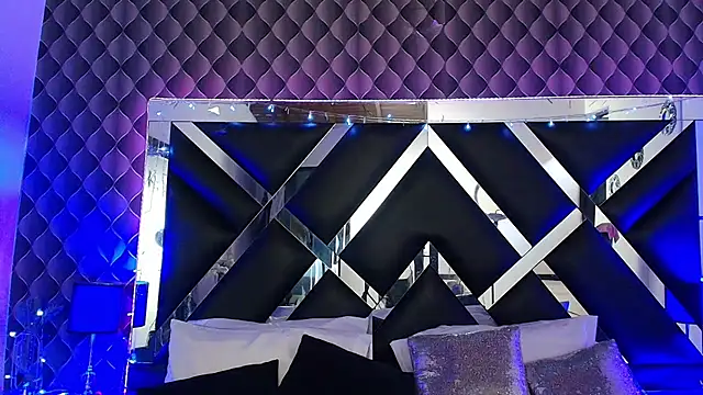 victoriaa lee  online show from 04/04/26, 07:42