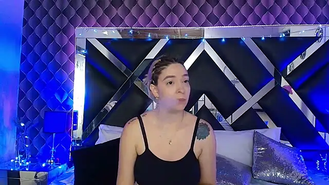 victoriaa lee  online show from 04/13/26, 07:51