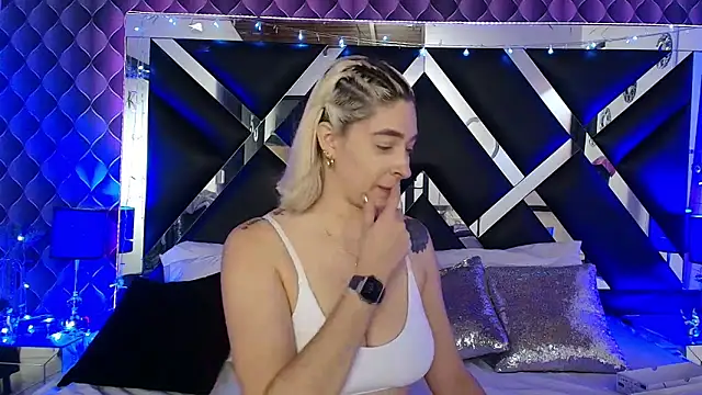 victoriaa lee  online show from 03/15/26, 07:21