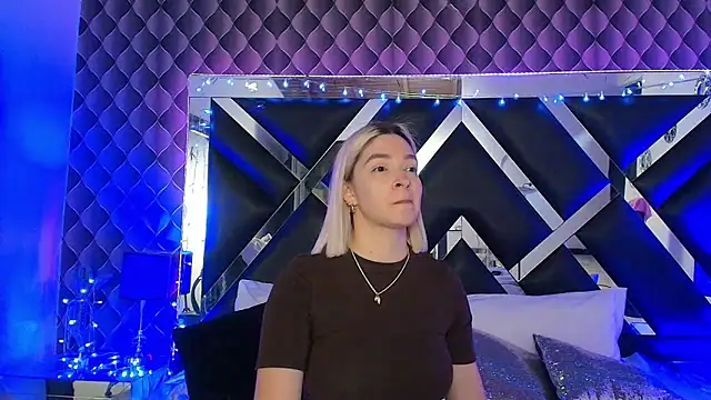 victoriaa lee  online show from 04/10/26, 07:10