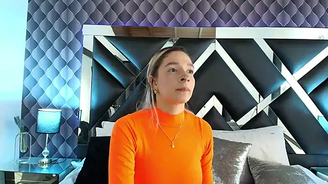 Snapshot of victoriaa_lee_ chatting on 02/19/25, 06:43 victoriaa lee online show from 02/19/25, 06:43