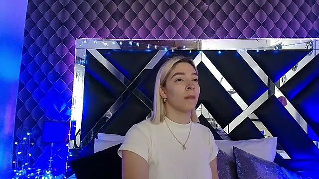 victoriaa lee  online show from 04/06/26, 06:53