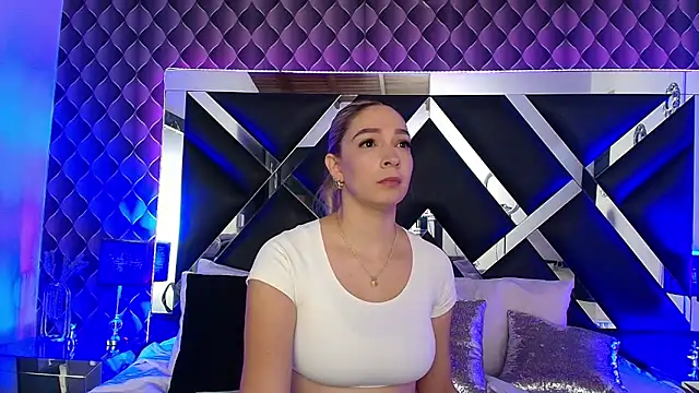 victoriaa lee  online show from 10/24/25, 08:08