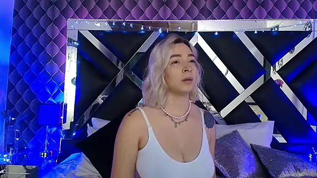 victoriaa lee  online show from 04/25/26, 07:22