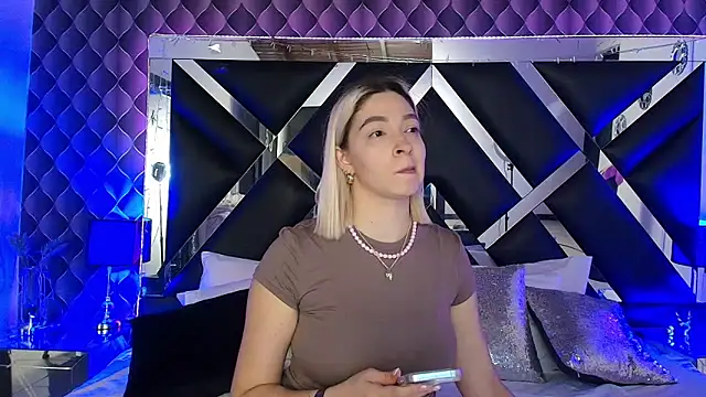 victoriaa lee  online show from 05/08/26, 07:28