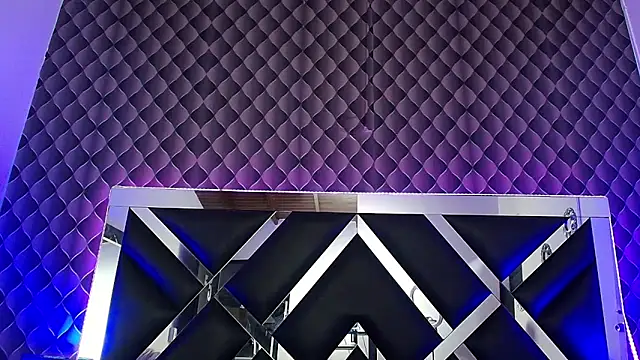 victoriaa lee  online show from 10/25/25, 07:25