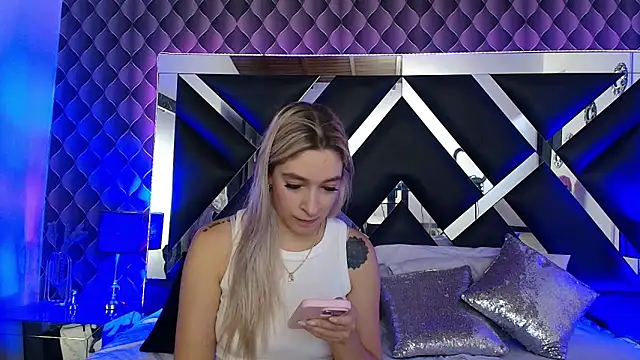 victoriaa lee  online show from 11/19/25, 07:36