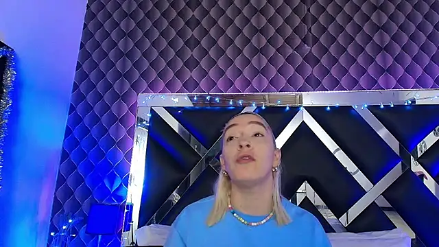 victoriaa lee  online show from 02/26/26, 07:47