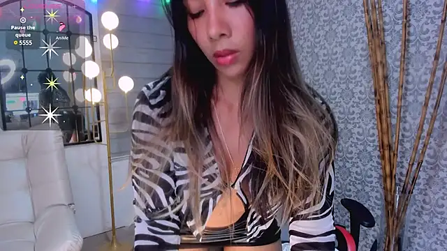 Snapshot of RenataReyes chatting on 01/11/25, 01:48 RenataReyes online show from 01/11/25, 01:48