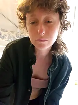 Snapshot of mossy_kiss chatting on 03/09/25, 03:38 mossy kiss online show from 03/09/25, 03:38