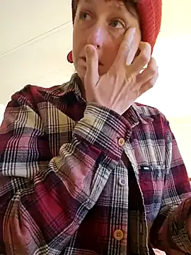 Snapshot of mossy_kiss chatting on 12/08/24, 03:02 mossy kiss online show from 12/08/24, 03:02