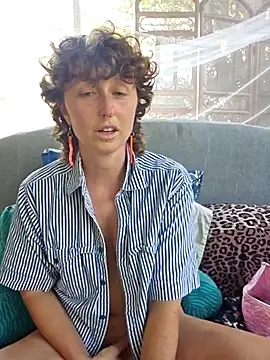 Snapshot of mossy_kiss chatting on 09/18/25, 06:44 mossy kiss online show from 09/18/25, 06:44