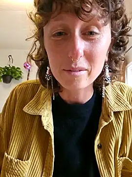 Snapshot of mossy_kiss chatting on 11/30/25, 06:52 mossy kiss online show from 11/30/25, 06:52