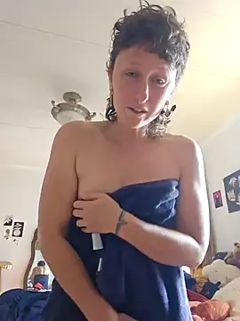 Snapshot of mossy_kiss chatting on 12/13/24, 05:10 mossy kiss online show from 12/13/24, 05:10