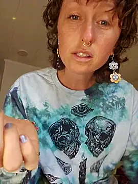 Snapshot of mossy_kiss chatting on 10/13/25, 05:25 mossy kiss online show from 10/13/25, 05:25