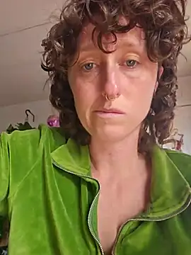 Snapshot of mossy_kiss chatting on 12/14/25, 07:52 mossy kiss online show from 12/14/25, 07:52