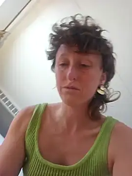 Snapshot of mossy_kiss chatting on 01/31/25, 03:44 mossy kiss online show from 01/31/25, 03:44