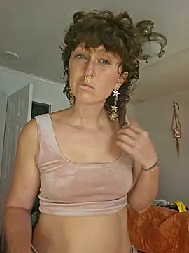 Snapshot of mossy_kiss chatting on 10/17/25, 03:25 mossy kiss online show from 10/17/25, 03:25