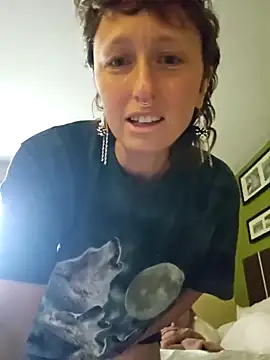 Snapshot of mossy_kiss chatting on 12/29/24, 05:22 mossy kiss online show from 12/29/24, 05:22