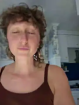 Snapshot of mossy_kiss chatting on 02/17/25, 06:28 mossy kiss online show from 02/17/25, 06:28