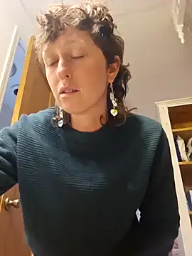 Snapshot of mossy_kiss chatting on 01/21/25, 06:12 mossy kiss online show from 01/21/25, 06:12