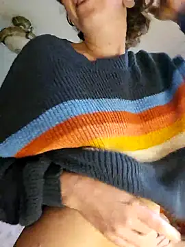 Snapshot of mossy_kiss chatting on 09/29/25, 03:28 mossy kiss online show from 09/29/25, 03:28