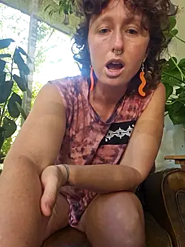 Snapshot of mossy_kiss chatting on 09/16/25, 03:13 mossy kiss online show from 09/16/25, 03:13