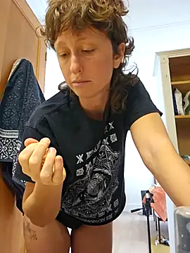 Snapshot of mossy_kiss chatting on 01/13/25, 03:36 mossy kiss online show from 01/13/25, 03:36