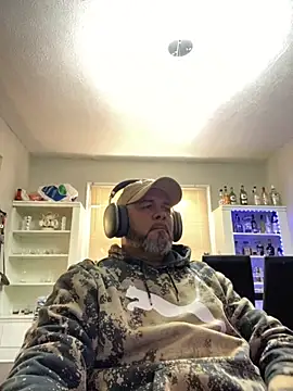 Cristian-Brayan online show from 10/27/25, 04:08