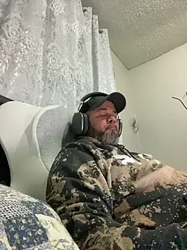 Cristian-Brayan online show from 10/31/25, 12:13