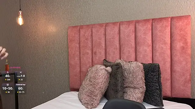 Alexa Thaylor  online show from 06/02/26, 04:40
