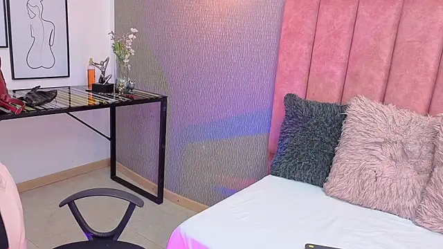Alexa Thaylor  online show from 05/22/26, 04:49