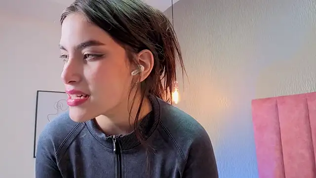 Alexa Thaylor  online show from 01/11/26, 09:44