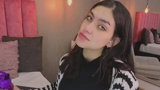 Alexa Thaylor  online show from 04/08/26, 03:02