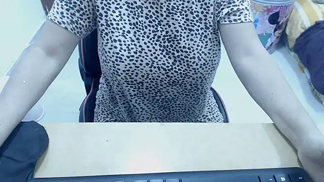 Valentina lara01 online show from 11/29/25, 11:27